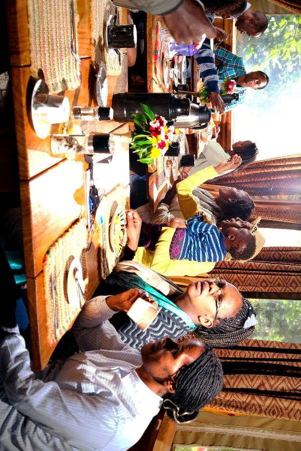 Rhino Watch Safarilodge Mweiga Екстер'єр фото